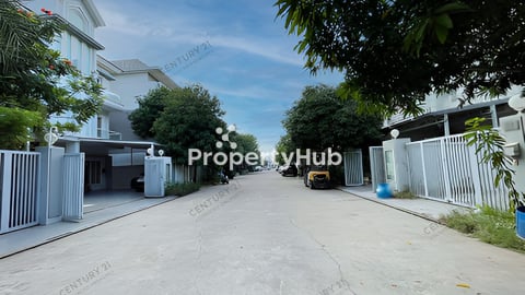 🏘 វីឡាភ្លោះ (Twin) ក្នុងបុរី វ៉ារីណា (ឌួងងៀប) ត្រូវការលក់បន្ទាន់ខ្លាំង