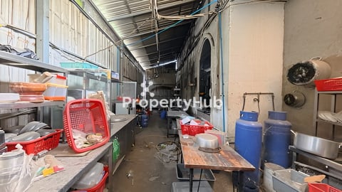 ហាងជួលលើផ្លូវក្រមួនសរ