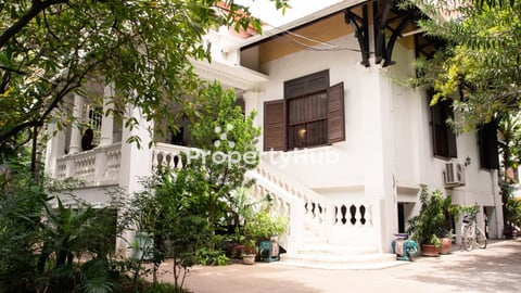 French Colonel Villa For Sale Perfect Location near Independent Monument