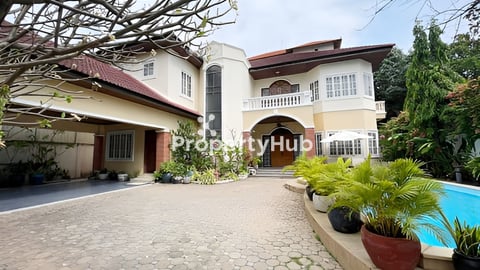 🏠វីឡាអាងហែលទឹក សម្រាប់ជួលនៅទួលគោក | Swimming Pool villa for Rent at Toul Kork