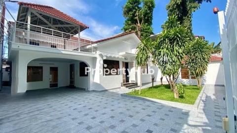 Luxury 6 Bedroom Villa For Rent in BKK1