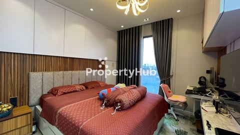 Time Square 2 resale