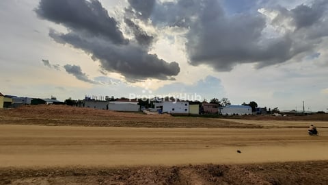 ជាប់ផ្លូវក្រវ៉ាត់ក្រុង3 លក់ធូរថ្លៃ  016855459