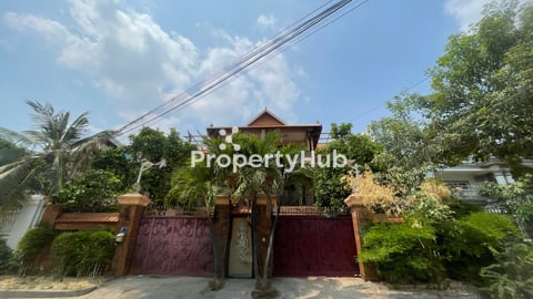 Spacious Villa for Rent in Sangkat Phsar Daeum Thkov