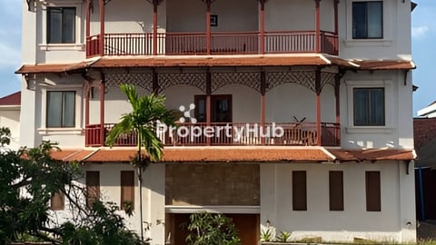 សណ្ឋាគារលក់កណ្តាលក្រុងសៀមរាបតម្លៃធូៗ ពីមុនលក់ $1500000 ឥឡូវតែ $1000000 តែប៉ុណ្ណោ