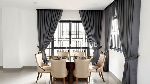 វីឡាភ្លោះសម្រាប់លក់ នៅក្នុងបុរីជីបម៉ុង ហ្រ្គេនភ្នំពេញ សុីធី