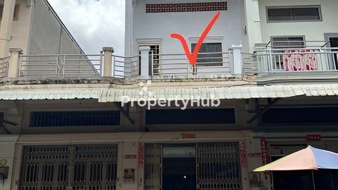 ផ្ទះលក់ប្រញាប់នៅក្រោយផ្សារត្រពាំងថ្លឹង