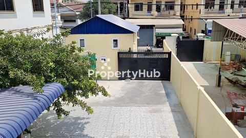 វីឡាលក់ក្នុងតំលៃពិសេស + ខាងមុខផ្លូវមានតូបជួលចំនួន២