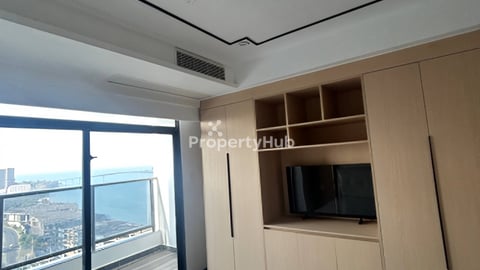 Condo near QueenCo and Hp tower