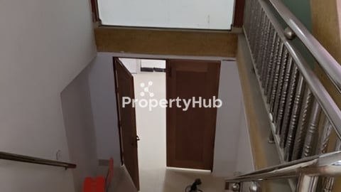 Building for sale in good location  出售三排房屋