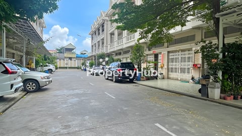 🏘 ផ្ទះល្វែង ក្នុងបុរី ប៉េងហួតស្ទឹងមានជ័យ ត្រូវការលក់បន្ទាន់ខ្លាំង