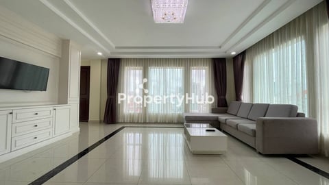 Spacious 2 Bedroom Apartment for Rent in Beoung Trobeak