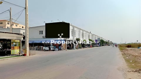 ផ្ទះលើផ្លូវរដ្ឋ៦០ម (មានចំណូលពីឈ្នួលផ្ទះរាល់ខែ)  shophouse for sell