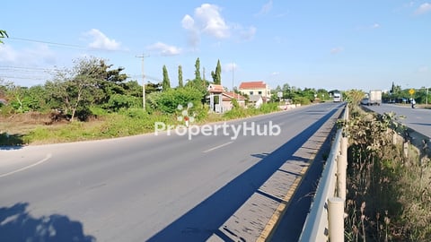 ដីកែងលកជាប់ផ្លូវជាតិលេខ5 33មx63ម