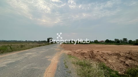 ដីក្រោយស្ដាតលីយ៉ុងផាត់ 20 x 100 កន្ទុយជាប់ព្រែក