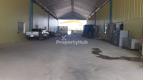 ដីនិងឃ្លំាងរោងចក្រសម្រាប់លក់នៅលើផ្លូវកៅស៊ូ 15m