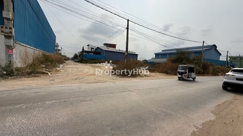 ដីអាជីវកម្មកែងលក់នៅក្រោយផ្សាបឹងបៃតង