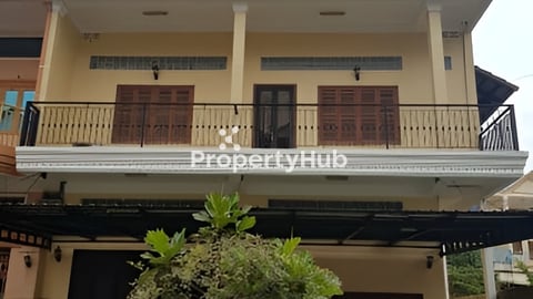 House for Rent (Suitable for Living or Office Use)