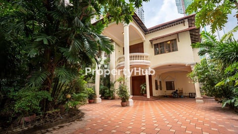 Spacious 5Bedroom Villa for Rent in BKK1
