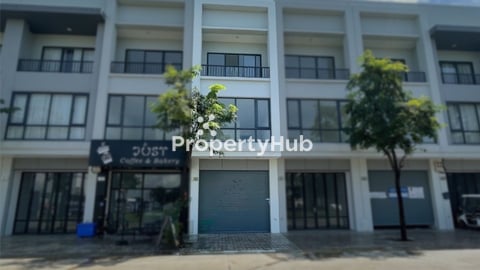 Link House for Sale in Borey Chip Mong 50m