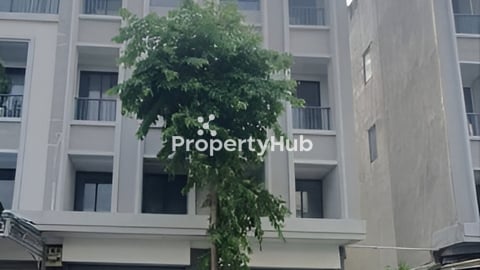 🏢 Shop House Available FOR RENT  🏦