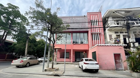 ដីនិងហាងកែងសម្រាប់លក់​ | Land and corner shop for sale (Sangkat Chaktomuk)