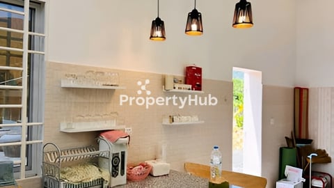 ផ្ទះនិងដីកែងបេតុងលម្ហែជើងភ្នំ