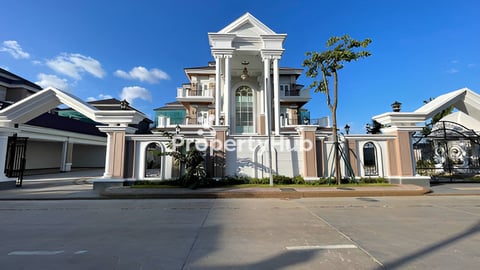 🏠វីឡាឃីងAកែងសម្រាប់ជួល នៅក្នុងបុរីប៉េងហួត ដឹស្តាមេរាហ្គាដិន 50ម៉ែត្រ