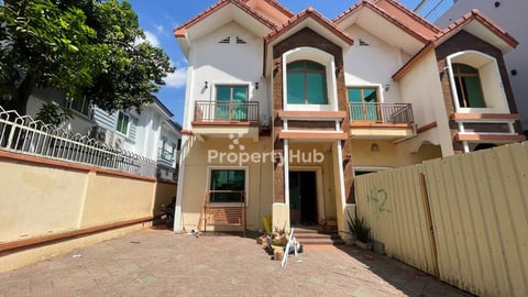 ផ្ទះសម្រាប់ជួល 4បន្ទប់គេង នៅជិតរង្វង់មូលផ្សារដើមថ្កូវ