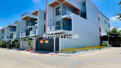 🏘 វីឡាភ្លោះ កែង នៅក្នុងបុរី Woodland Residence (60ម) ខណ្ឌមានជ័យ ត្រូវការលក់បន្ទ