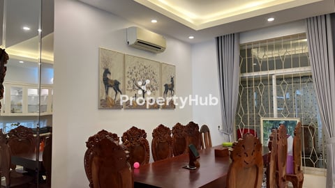 វិឡាភ្លោះបុរីអរគីដេ២០០៤