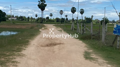 ដីភូមិលក់បន្ទាន់