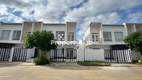 🏠វីឡាកូនកាត់ LH1 បុរី ឌឹផ្លរ៉ា 6A លក់បន្ទាន់ខ្លាំង (ផ្ទះសល់ដីចំហៀង2m)