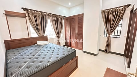 2bedroom 2 bath Price: 400$ Location- Toul Tompoung ( Russian market