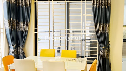 វីឡាភ្លោះសម្រាប់លក់ នៅក្នុងបុរីប៉េងហួតបឹងស្នោរ