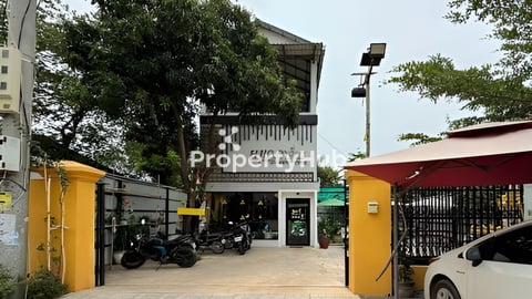 ផ្ទះអាជីវកម្មលក់លើផ្លូវធំតម្លៃល្អ ខាងអរិយក្សត្រ