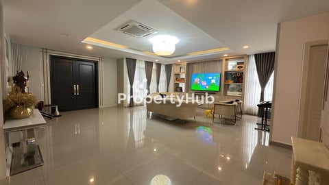 វីឡាឃ្វីនសម្រាប់លក់បន្ទាន់នៅបុរី ជីបម៉ុង ដឹផាកលែន ផ្លូវឯ.ឧ ជាសុផារ៉ា(៥៩៨)