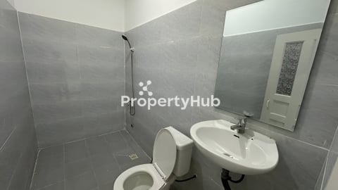 ផ្ទះលក់ជាប់រោងចក្រក្រុងតាខ្មៅ 7គីឡូពីព្រលានយន្តហោះថ្មី