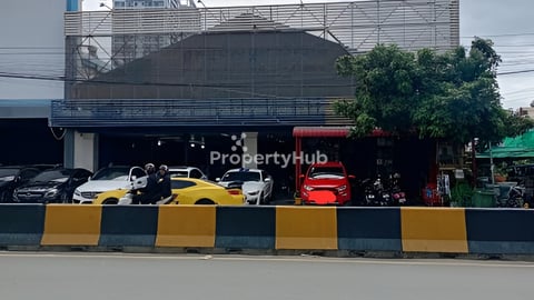 ផ្ទះអាជីវកម្មនៅលើផ្លូវធំ 598(ចចារបាន)