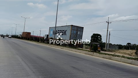 ផ្ទះអជីវកម្មលើផ្លូវ 50ម៉ែត្រ សល់ក្រោយ 4.3ម៉ែត្រ ជិត អីអន3