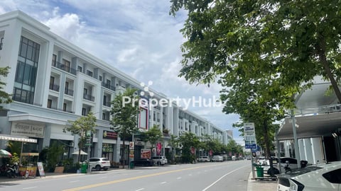 Modern Shophouse for Rent in the Prestigious Chip Mong 271