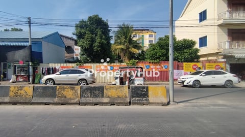 Spacious 870 sqm Land for Sale in Chbar Ampov