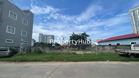 Prime Land for Sale ( 7,905 sqm) in Chroy Changvar 