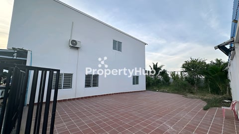 ផ្ទះសល់ដីធំលក់ខាត20000$