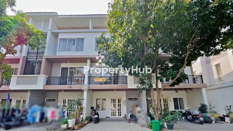 🏘 វីឡាកូនកាត់ (LC2) ក្នុងបុរី ប៉េងហួត ផ្លូវ371 ត្រូវការលក់បន្ទាន់ខ្លាំង ​