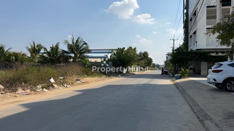 ដីលក់នៅក្រោយវត្តឃ្មួញ(អាចពុះបាន)