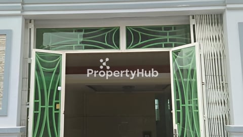 ផ្ទះលក់(Eo)2ល្វែងជាប់គ្នា ឋិតក្នុងបុរីឡាយគង់ចំការដូង