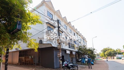 Shophouse for Rent on Thmor Meas road, Sala Kamreuk area