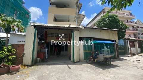 ដី ផ្ទះសំរាប់ជួល ឬលក់ (អាចកែ ឬវាយសំណង់ចោលបាន)