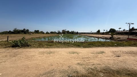 ដីលក់បន្ទាន់ផ្លូវមុខក្រោយនៅសង្កាត់ក្រាំងធ្នង់